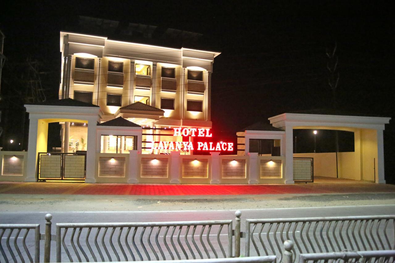 Hotel Lavanya Palace Ratlām Екстериор снимка