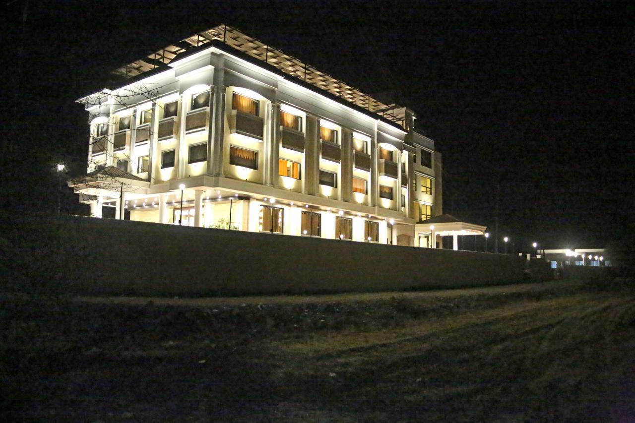 Hotel Lavanya Palace Ratlām Екстериор снимка