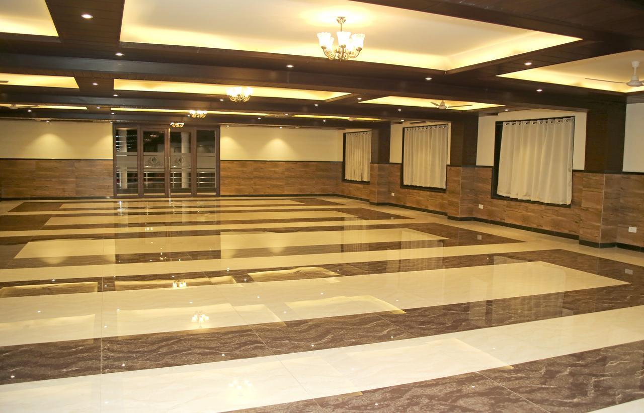 Hotel Lavanya Palace Ratlām Екстериор снимка