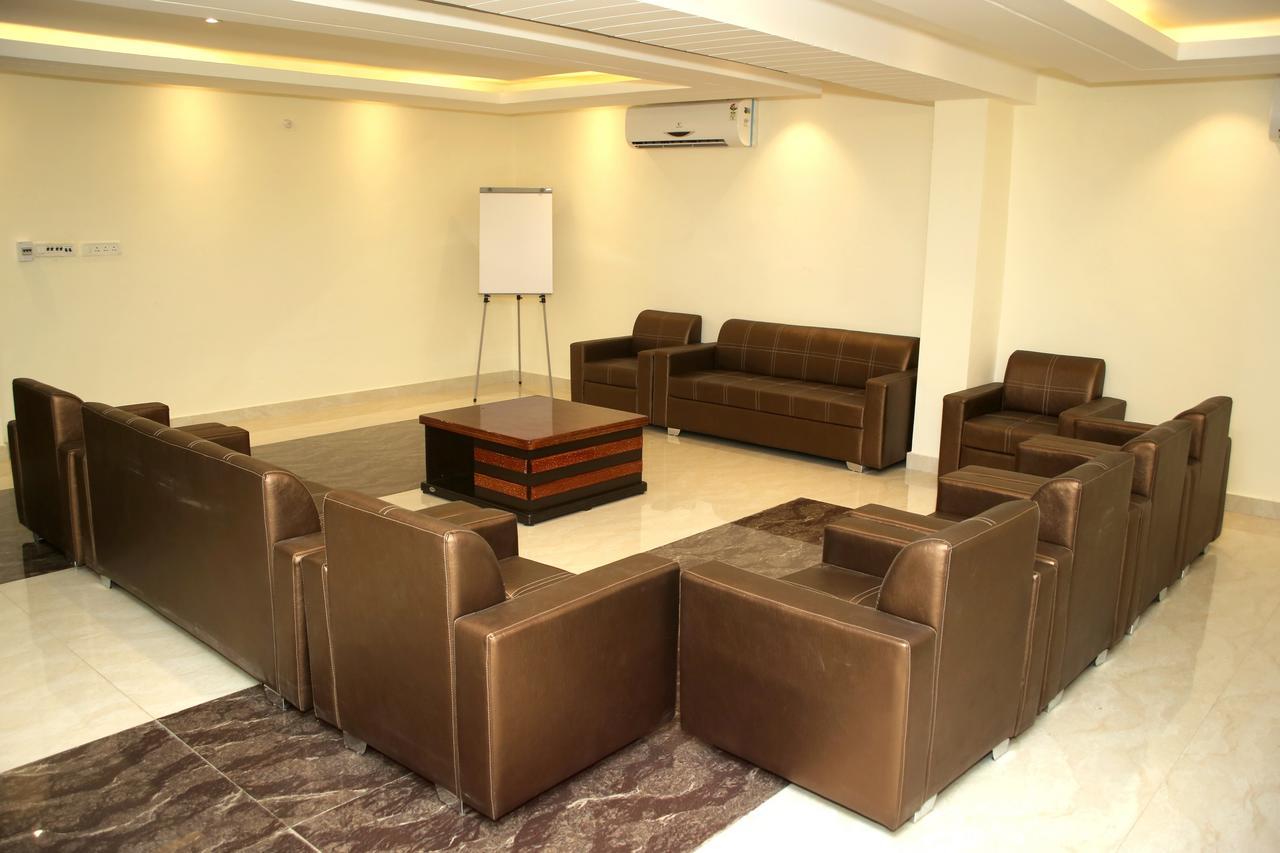 Hotel Lavanya Palace Ratlām Екстериор снимка
