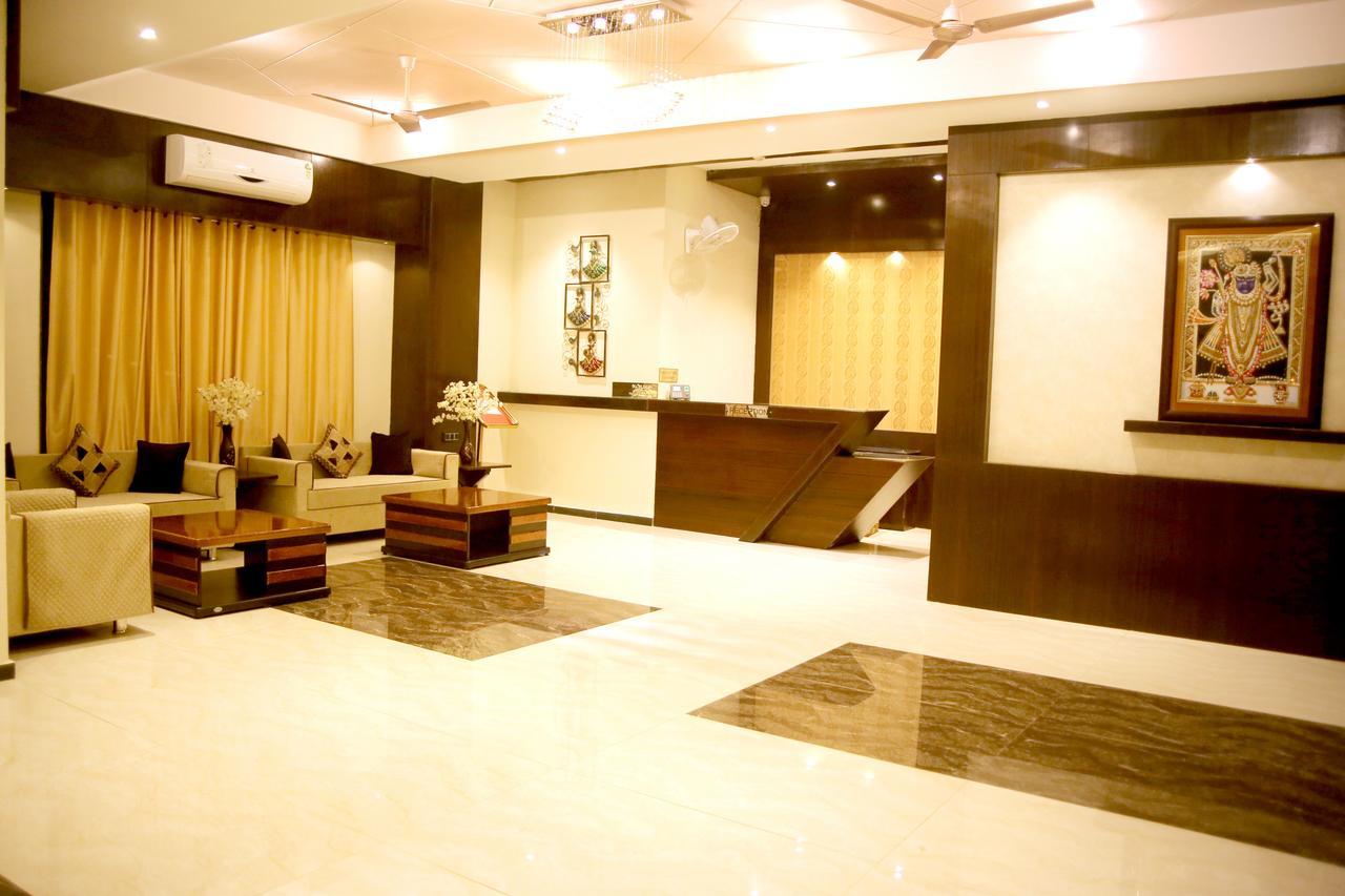 Hotel Lavanya Palace Ratlām Екстериор снимка