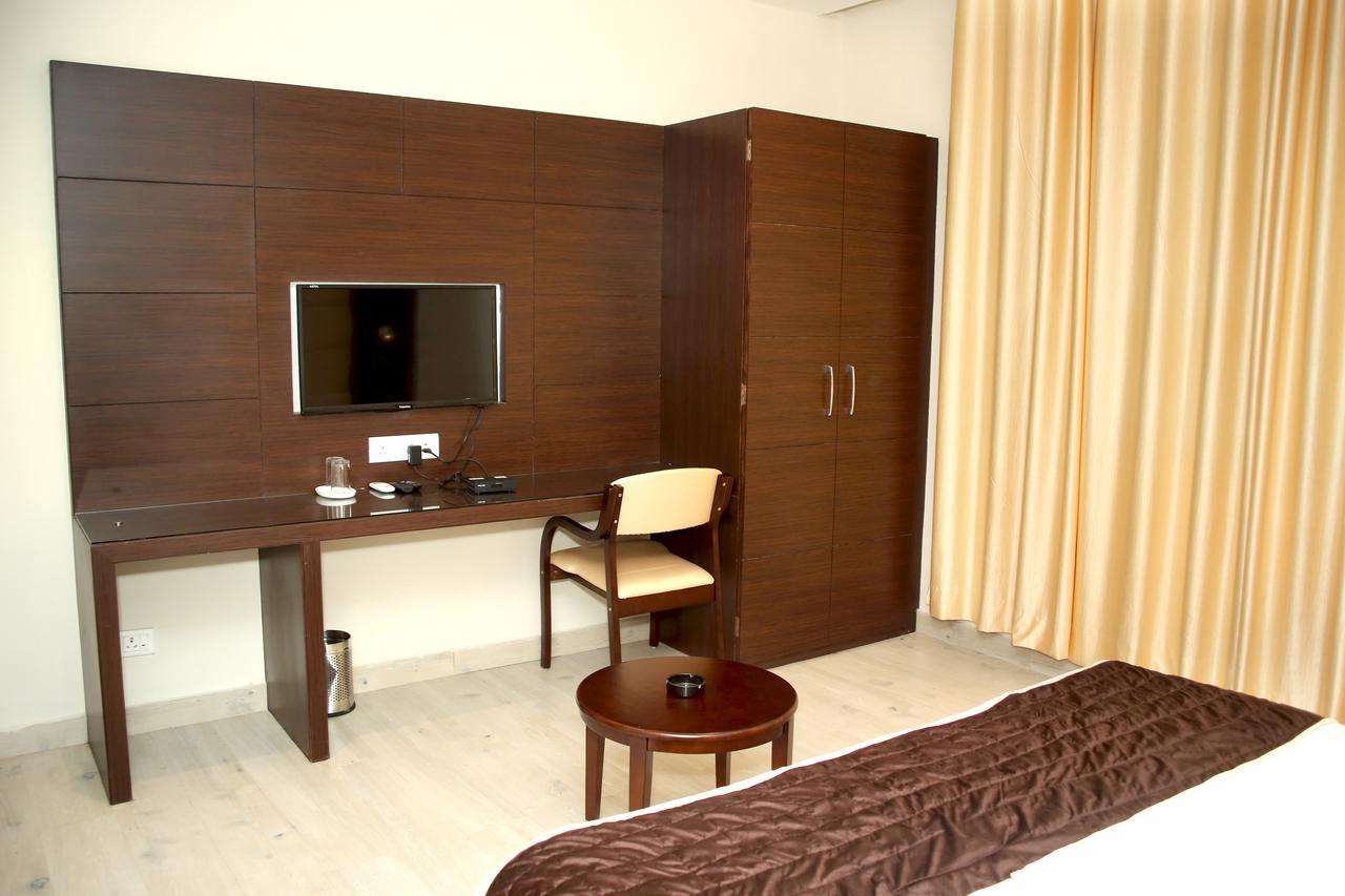 Hotel Lavanya Palace Ratlām Екстериор снимка
