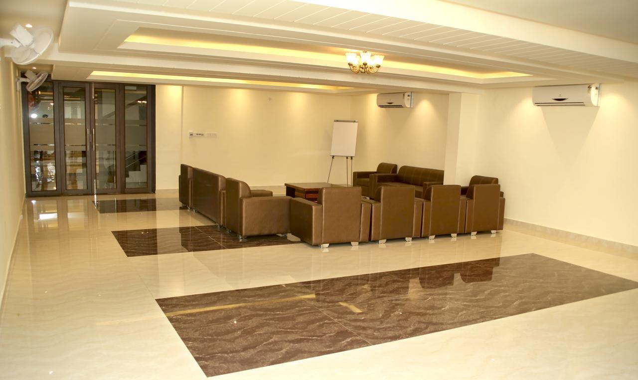 Hotel Lavanya Palace Ratlām Екстериор снимка