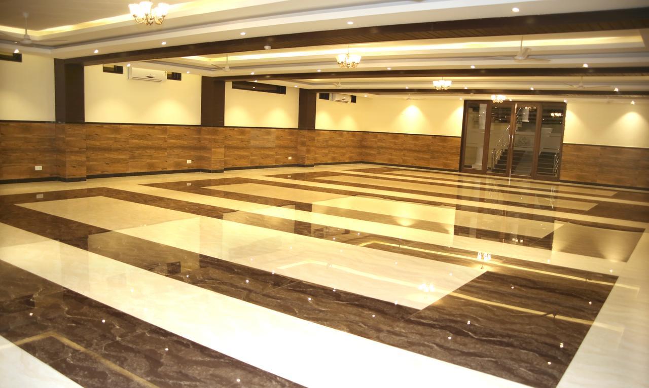 Hotel Lavanya Palace Ratlām Екстериор снимка